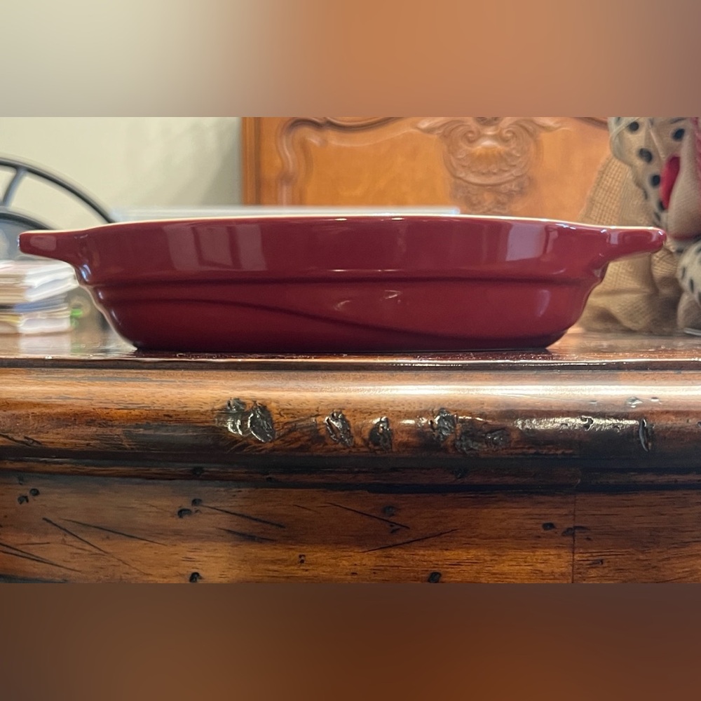 Le Creuset 08-39 burgundy Oval Baking Dish